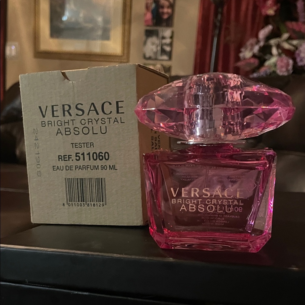 Versace Bright Crystal Absolu Eau de Parfum - Vibrant Pink GWP